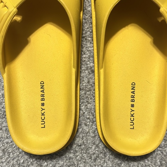 Yellow Lucky Brand slides - Picture 6 of 7